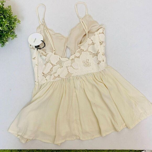 Tularosa Bryce Tank Xtra Small XS in Pale Blush Lace Cut Out $118 - Picture 3 of 8